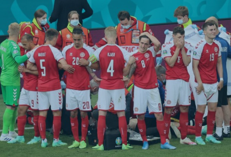 Snelle herkenning, snel handelen en de aanwezigheid van een AED zijn van levensbelang