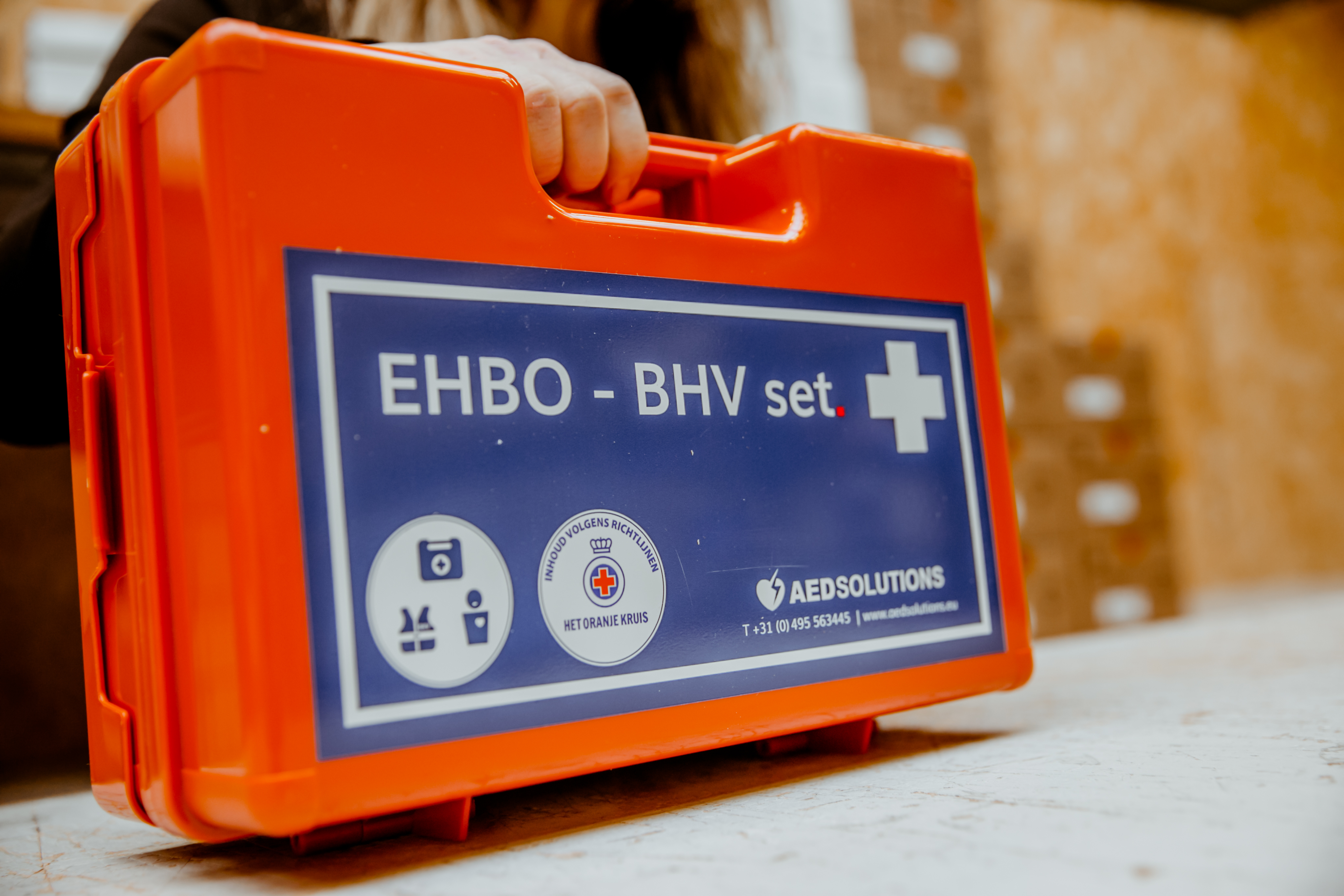 Is de verbandkoffer compleet en up-to-date?